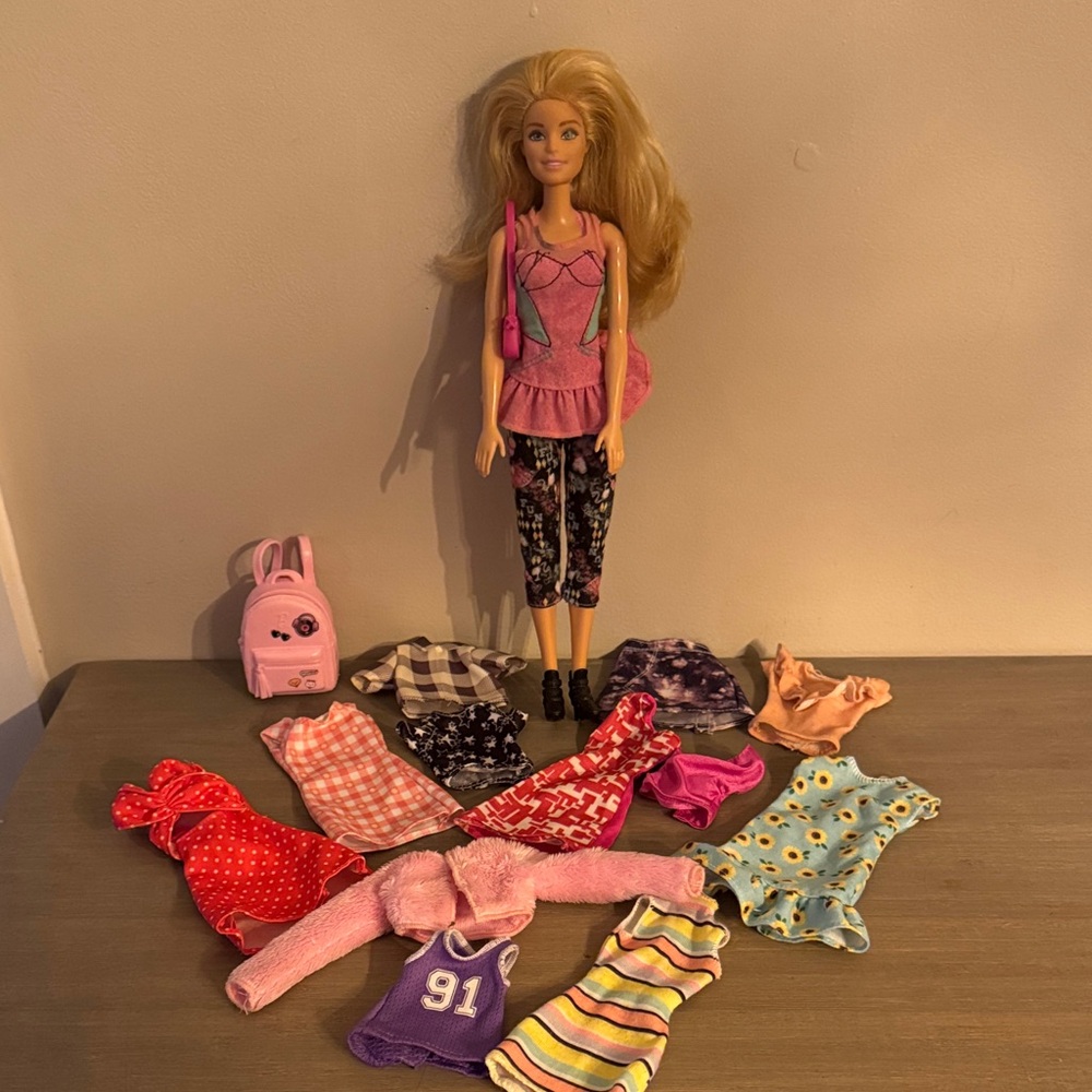 Barbie (Vintage) - Doll with clothing lot